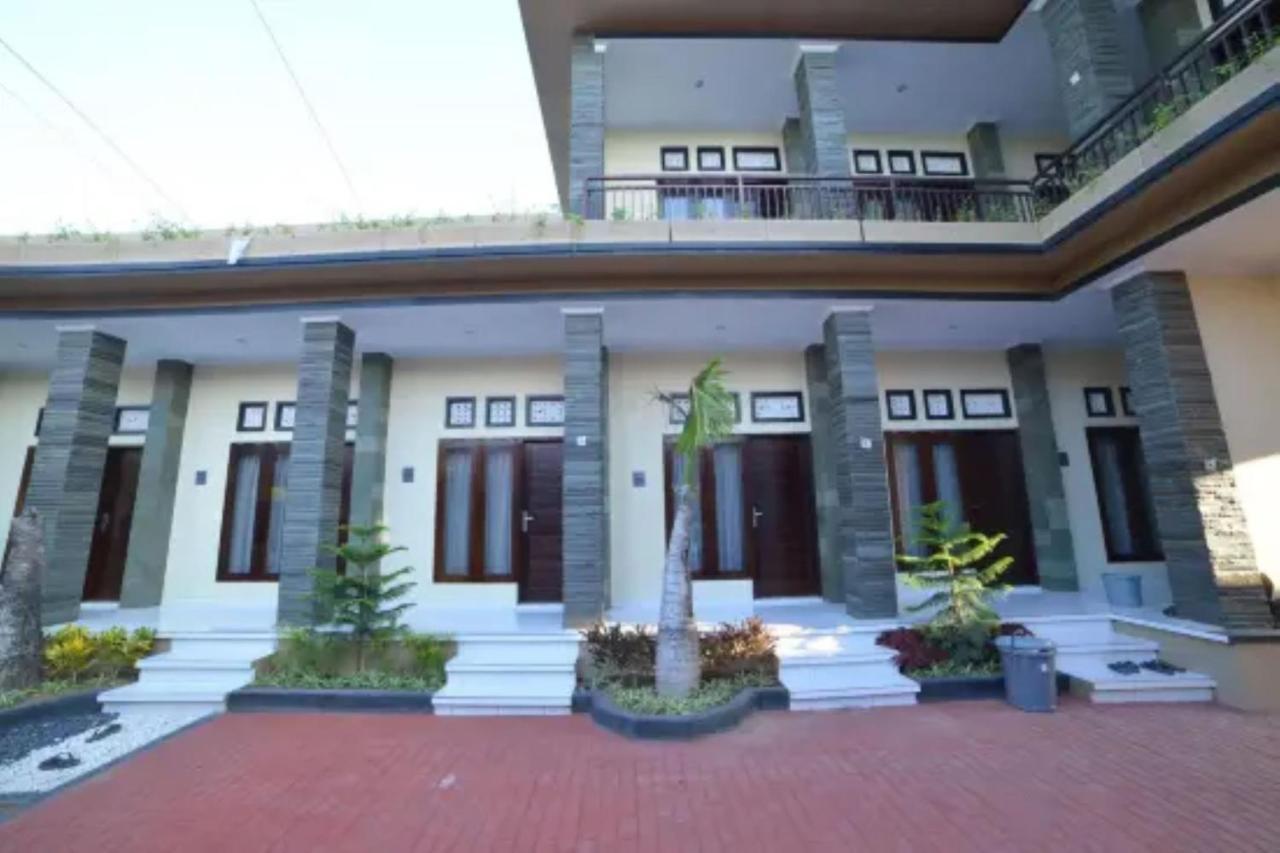 Oyo Flagship 91237 Ratu Guest House Kedunganan Exterior photo
