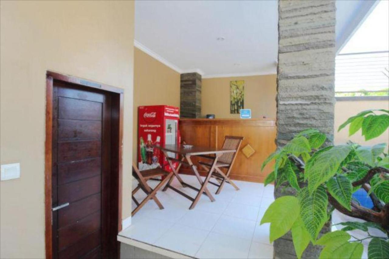 Oyo Flagship 91237 Ratu Guest House Kedunganan Exterior photo