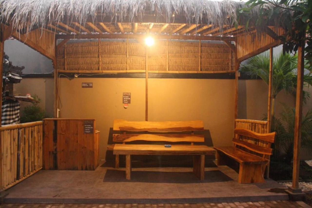 Oyo Flagship 91237 Ratu Guest House Kedunganan Exterior photo