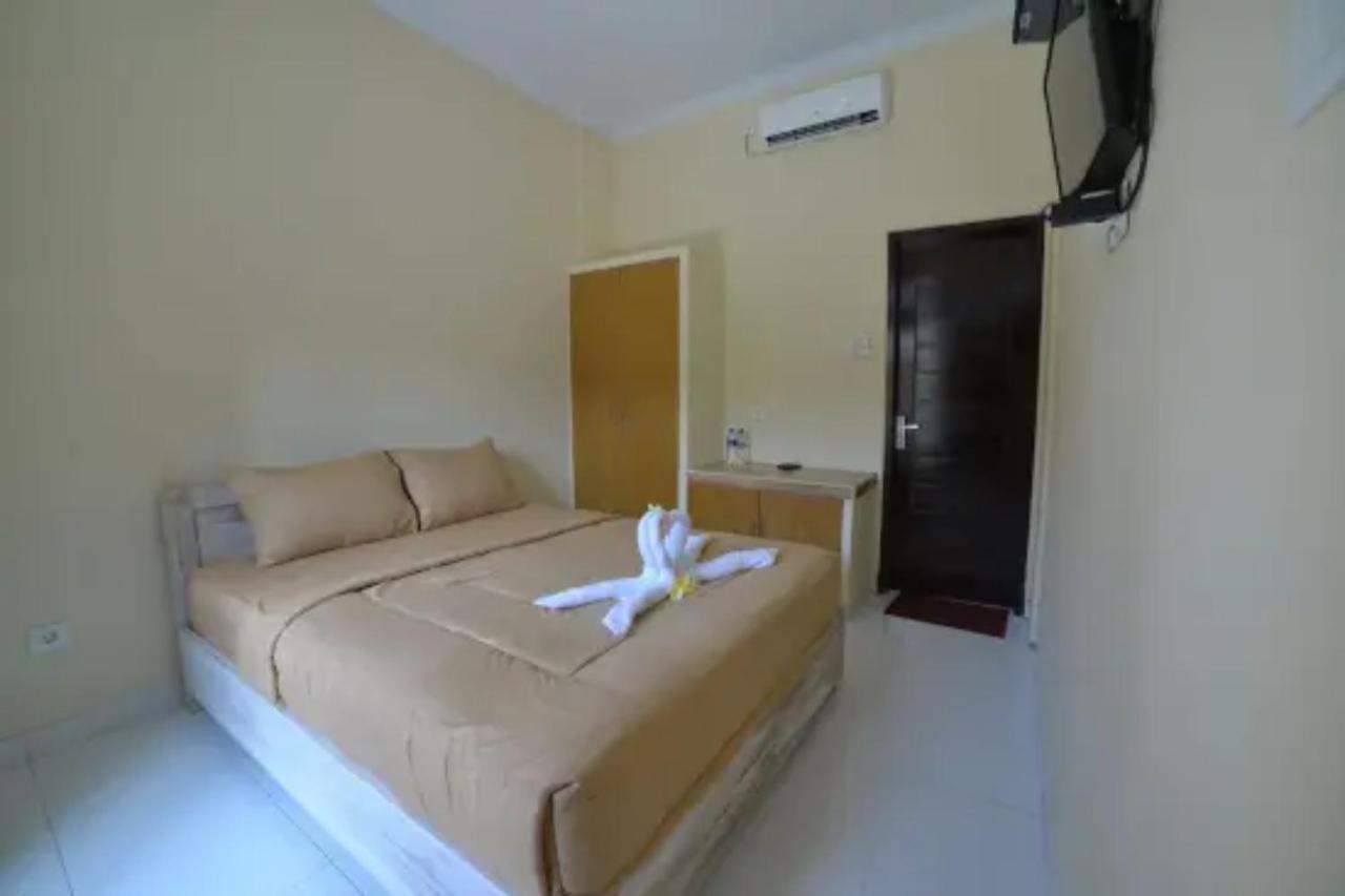 Oyo Flagship 91237 Ratu Guest House Kedunganan Exterior photo
