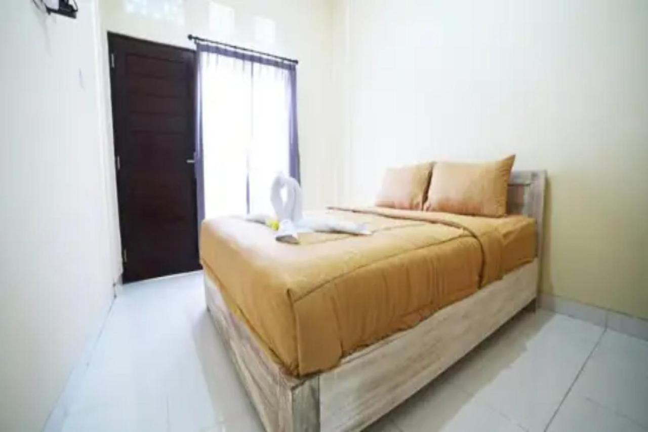 Oyo Flagship 91237 Ratu Guest House Kedunganan Exterior photo