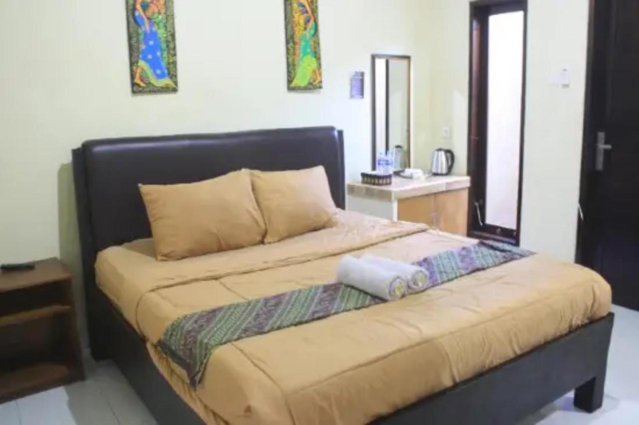 Oyo Flagship 91237 Ratu Guest House Kedunganan Exterior photo